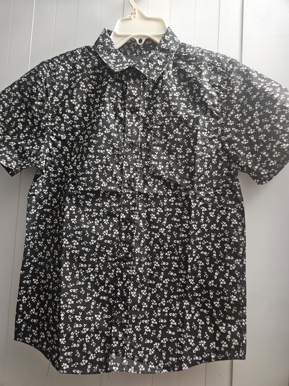 Men's Black Floral Short-Sleeve Button Down Shirt by
